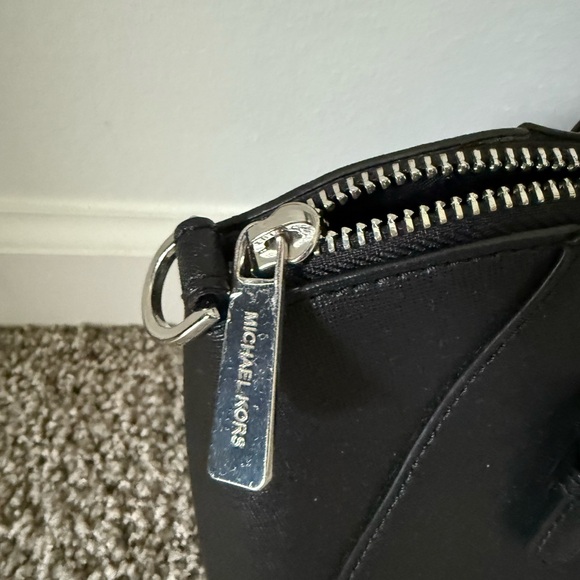 Michael Kors Ciara Black Leather Handbag 👜 - Picture 4 of 8